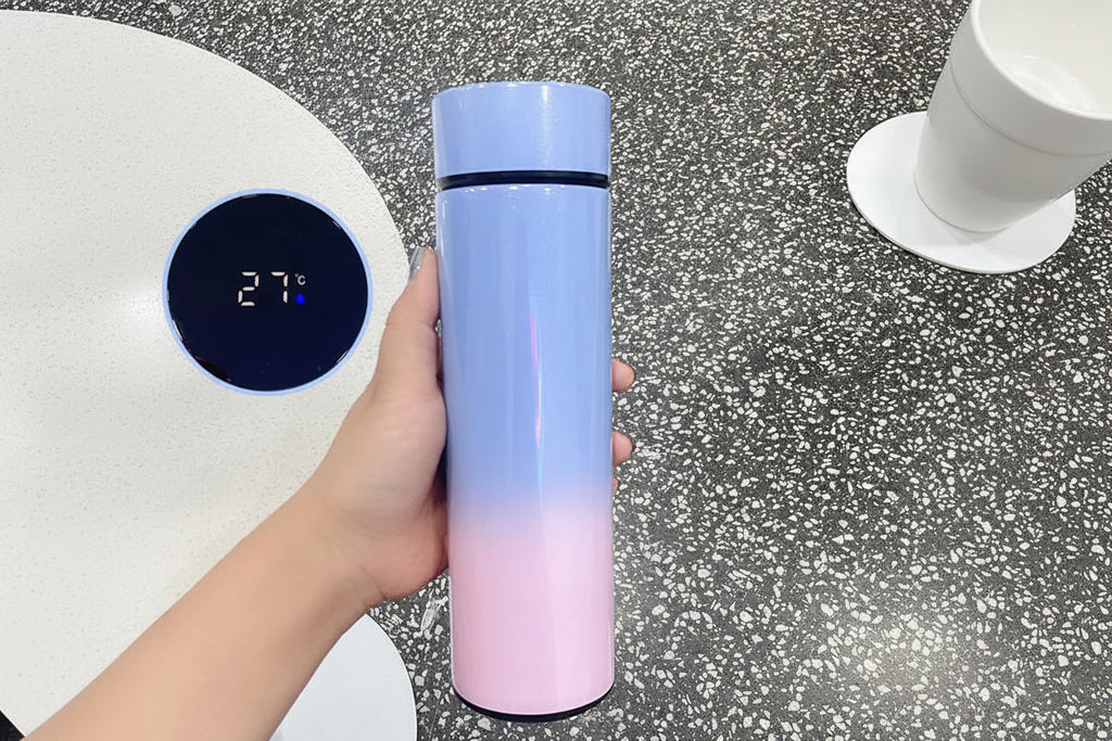 Smart Thermos with Intelligent Temperature Display